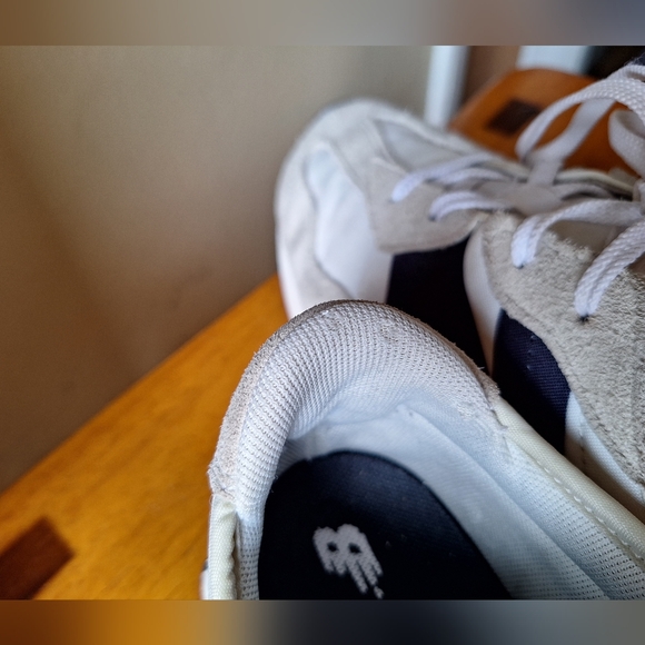 NEW BALANCE 327 Casual Sneakers from Finish Line Sz. 7 - Picture 9 of 11